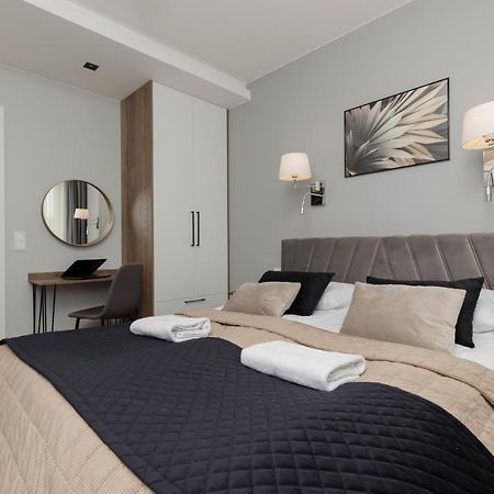 Stunning Family Apartment Ursynow With Parking & Balcony By Noclegi Renters Warschau Exterior foto