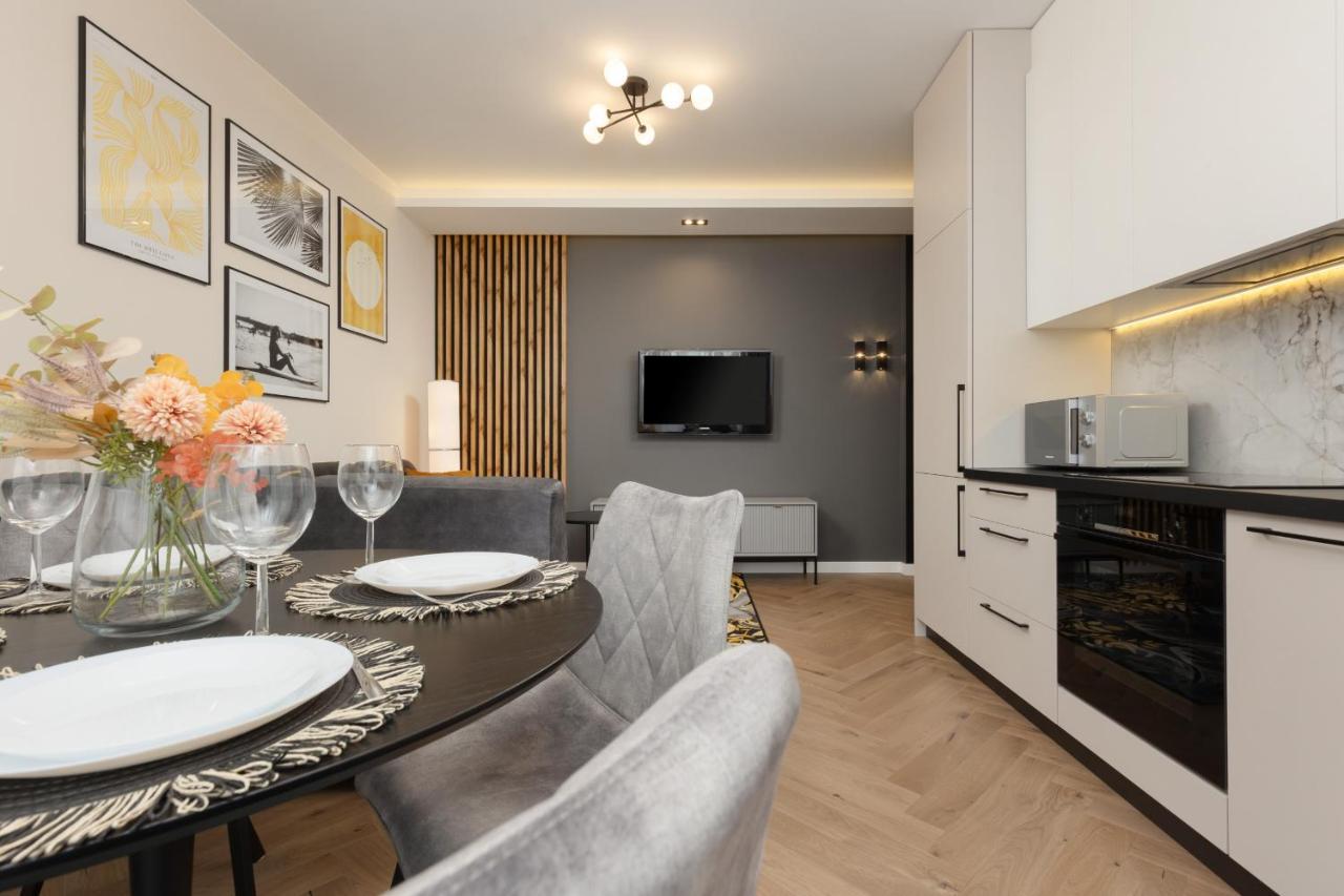 Stunning Family Apartment Ursynow With Parking & Balcony By Noclegi Renters Warschau Exterior foto