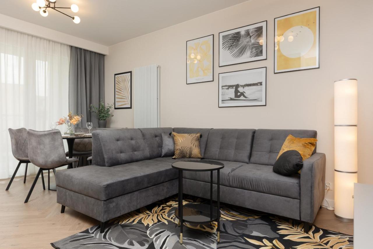 Stunning Family Apartment Ursynow With Parking & Balcony By Noclegi Renters Warschau Exterior foto